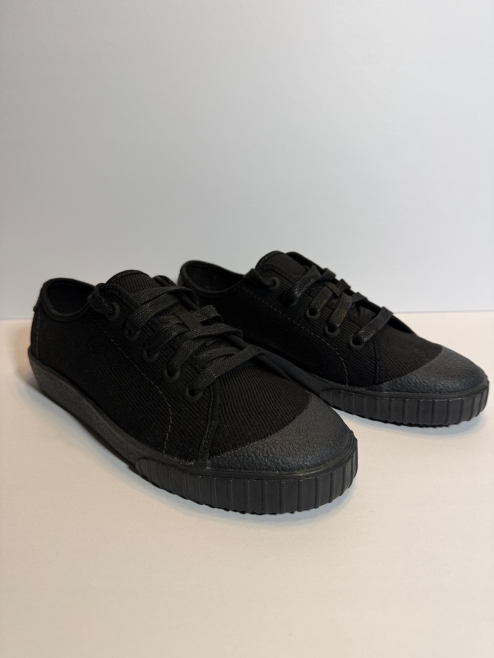 Clarks Men's All-Black Low-Top Canvas Sneakers